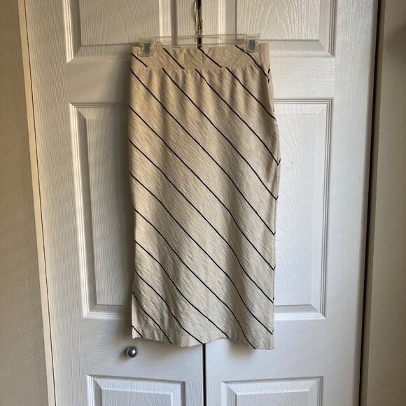 Stripe top and skirt set - Picture 13 of 16